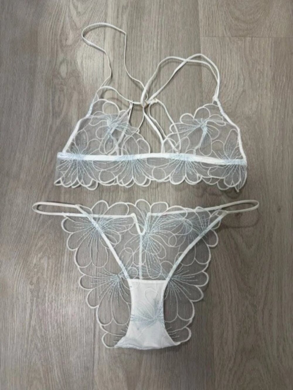 Etam CAMELIA Embroidered Briefs and CAMELIA Triangle Bra Set - Size M - White